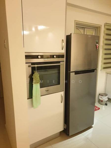 Kediaman Servis untuk Dijual di SetiaWalk - Camie Hoo - Kitchen - PropertyGuru.com.my