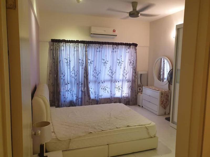 Kediaman Servis untuk Dijual di SetiaWalk - Camie Hoo - Bedroom - PropertyGuru.com.my