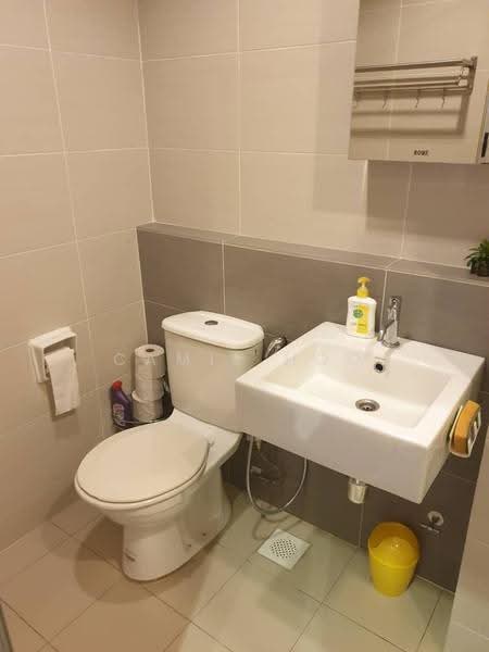 Kediaman Servis untuk Dijual di SetiaWalk - Camie Hoo - Bathroom - PropertyGuru.com.my