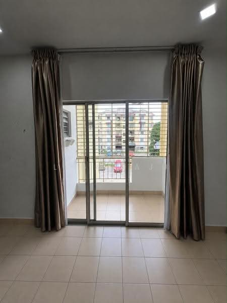 Pangsapuri untuk Disewa di Pangsapuri Kasuarina - Loga Raju - Balcony - PropertyGuru.com.my
