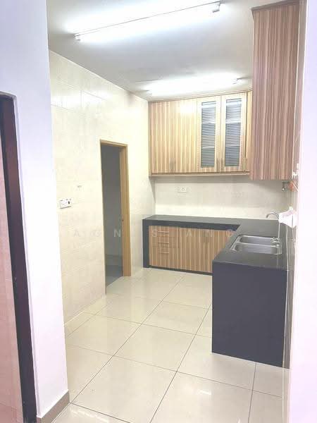 Rumah Teres 2-Tingkat untuk Disewa di Bandar Kinrara (Selangor) - Agnes Ang - Kitchen - PropertyGuru.com.my