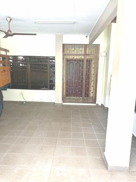 Rumah Teres 2-Tingkat untuk Disewa di Bandar Kinrara (Selangor) - Agnes Ang - Entrance - PropertyGuru.com.my