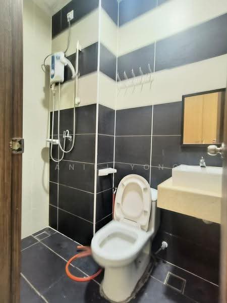 Kediaman Servis untuk Disewa di D'Secret Garden (Pangsapuri Kempas Indah) - Daniel Yong - Bathroom - PropertyGuru.com.my