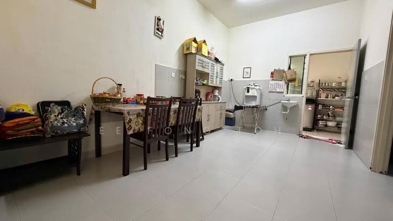 Rumah Teres 2-Tingkat untuk Dijual di Taman Gaya (Ulu Tiram) - Ee Fong Toh - Kitchen - PropertyGuru.com.my