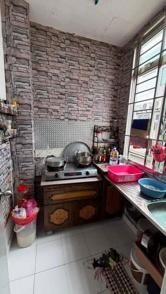 Rumah Teres 2-Tingkat untuk Dijual di Taman Gaya (Ulu Tiram) - Ee Fong Toh - Kitchen - PropertyGuru.com.my