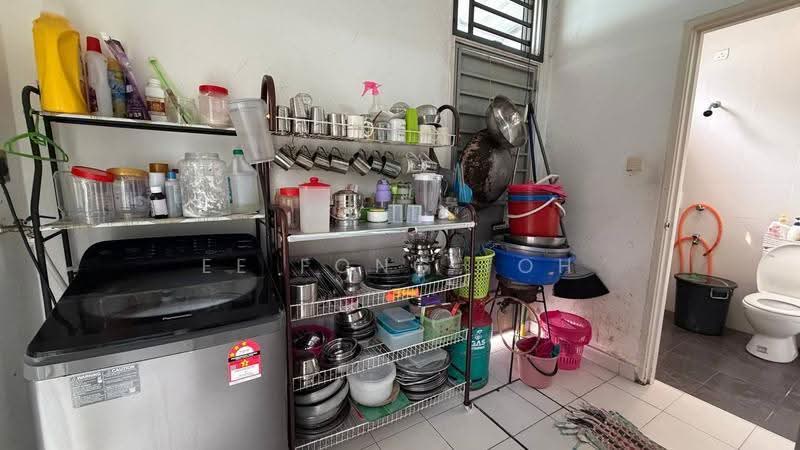 Rumah Teres 2-Tingkat untuk Dijual di Taman Gaya (Ulu Tiram) - Ee Fong Toh - Kitchen - PropertyGuru.com.my