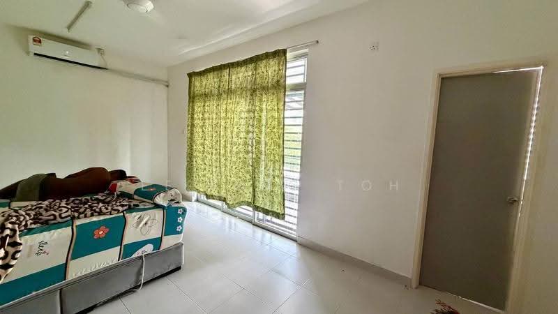 Rumah Teres 2-Tingkat untuk Dijual di Taman Gaya (Ulu Tiram) - Ee Fong Toh - Bedroom - PropertyGuru.com.my
