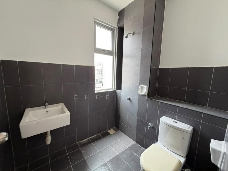 Rumah Teres 2-Tingkat untuk Dijual di Bandar Puncak Alam (Puncak Alam) - Chee Hin - Bathroom - PropertyGuru.com.my