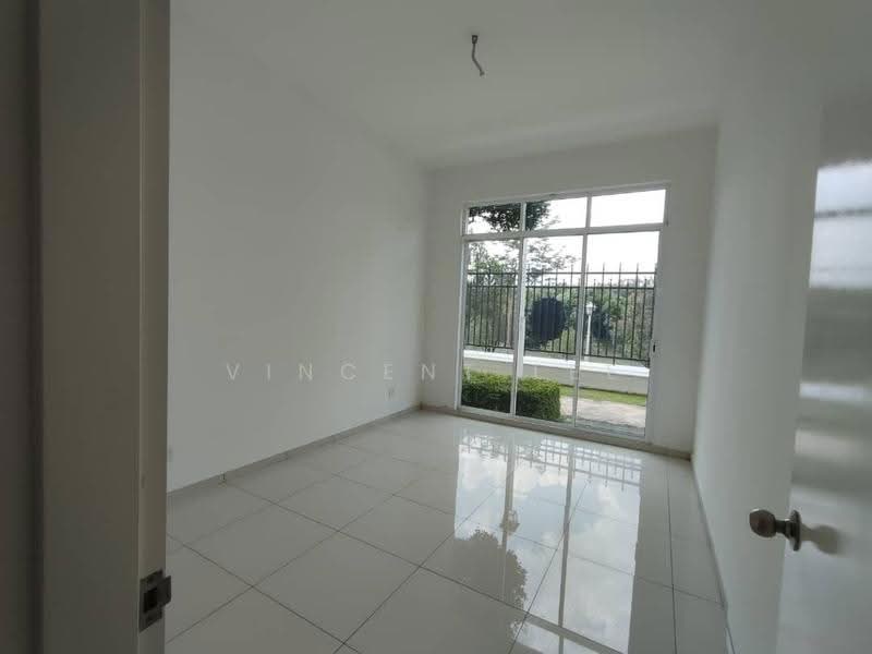 Rumah Teres 2-Tingkat untuk Dijual di Eco Majestic (Semenyih) - Vincent Lee - Living Room - PropertyGuru.com.my