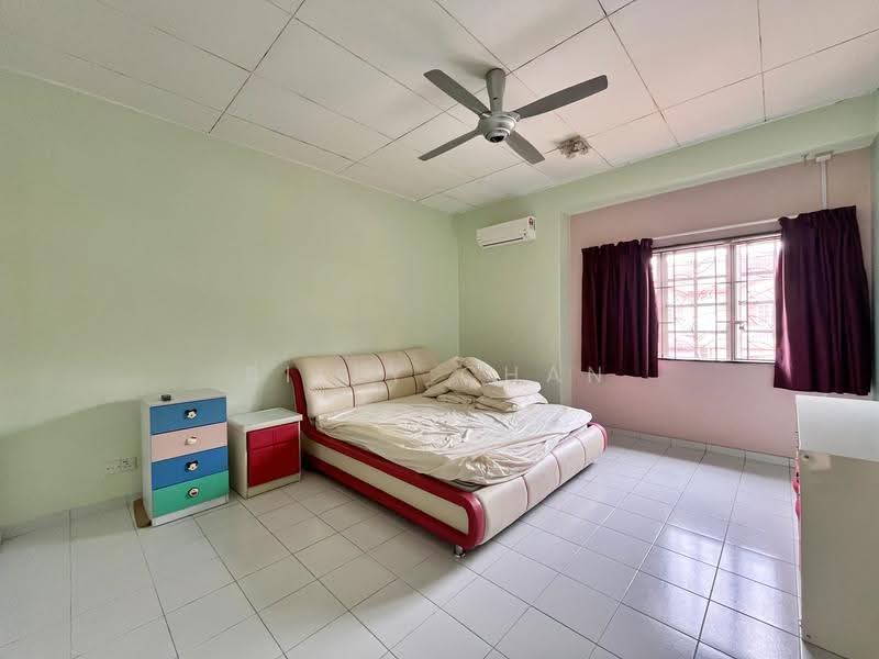 2-storey Terraced House for Sale in Taman Suria (Bandar Sungai Long) - Billy Chan - Bedroom - PropertyGuru.com.my