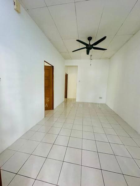 Rumah Teres 1-Tingkat untuk Dijual di Jenjarom (Selangor) - Sariza Hartanah - Living Room - PropertyGuru.com.my