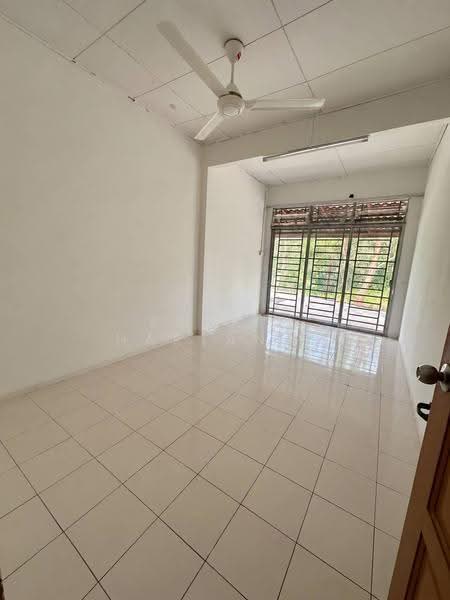 Rumah Teres 1-Tingkat untuk Dijual di Jenjarom (Selangor) - Sariza Hartanah - Living Room - PropertyGuru.com.my