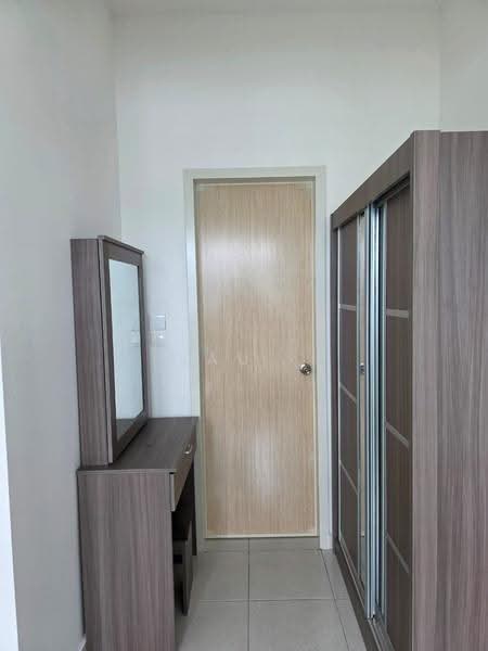 Kondominium untuk Disewa di Havana Beach Residences - LAU . - Corridor - PropertyGuru.com.my