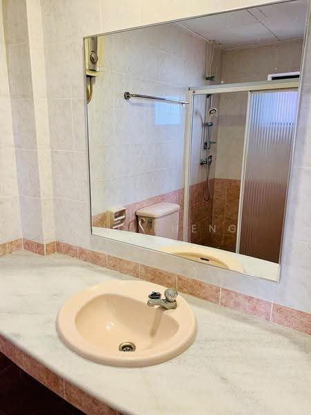 Condominium for Sale at The Golden Coast - Vinc Pheng - Bathroom - PropertyGuru.com.my