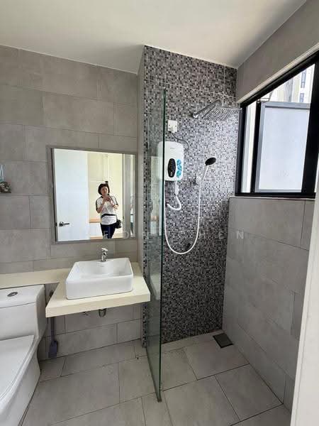 Kediaman Servis untuk Disewa di The Shore - Pheon Chen - Bathroom - PropertyGuru.com.my
