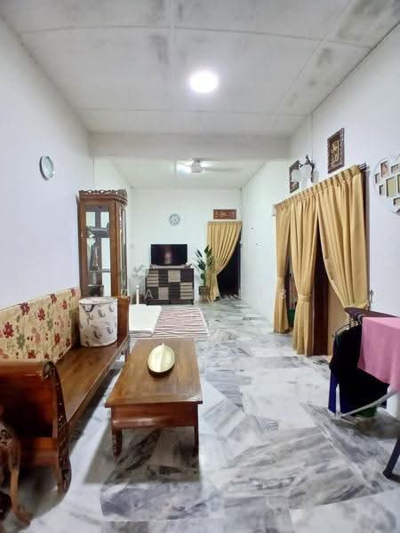 Rumah Teres 1-Tingkat untuk Dijual di Kamunting (Perak) - Iza Talib - Living Room - PropertyGuru.com.my