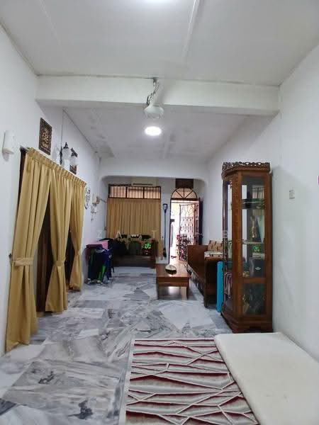Rumah Teres 1-Tingkat untuk Dijual di Kamunting (Perak) - Iza Talib - Living Room - PropertyGuru.com.my