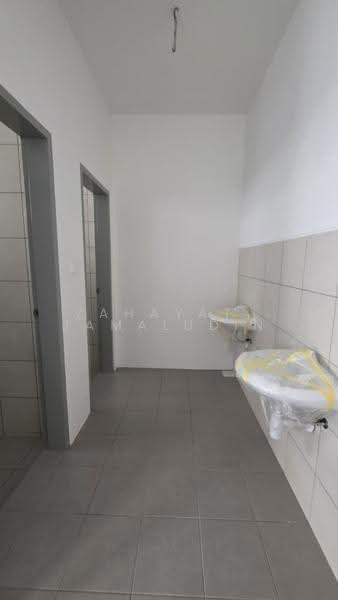 Kedai / Pejabat untuk Disewa di Bukit Raja (Selangor) - Zahayati Jamaludin - Bathroom - PropertyGuru.com.my