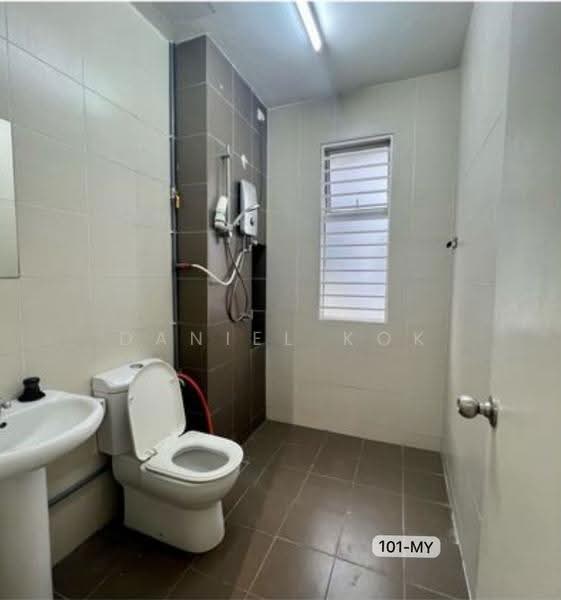 Rumah Berkembar untuk Dijual di Bandar Parklands (Klang) - Daniel Kok - Bathroom - PropertyGuru.com.my