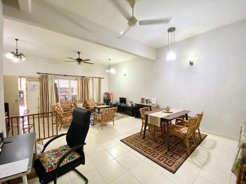 Rumah Teres 2-Tingkat untuk Dijual di Taman Prima Saujana (Kajang) - Aimi Mahirah - Living Room - PropertyGuru.com.my