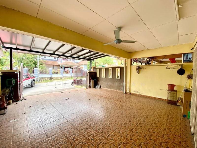 Rumah Teres 2-Tingkat untuk Dijual di Taman Prima Saujana (Kajang) - Aimi Mahirah - Car Park - PropertyGuru.com.my