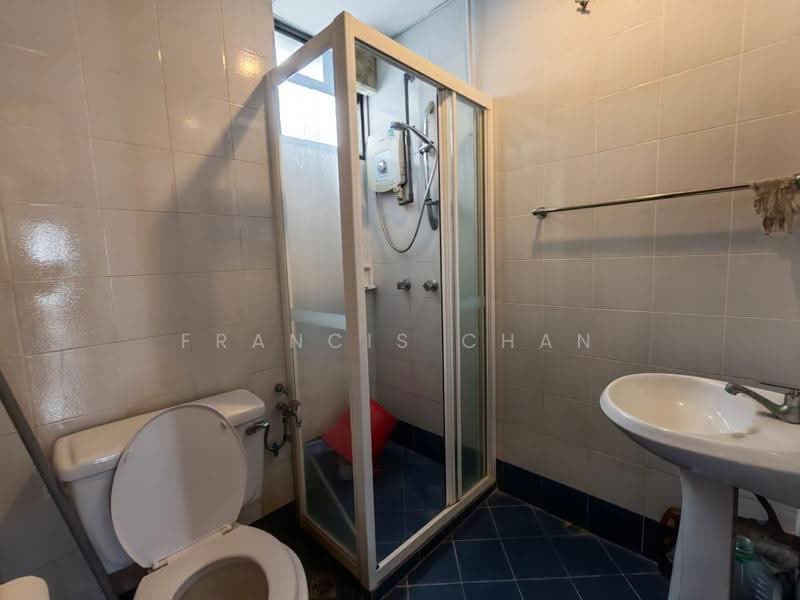 Condominium for Sale at Marina Tower (Ratu Mutiara) - Francis Chan - Bathroom - PropertyGuru.com.my