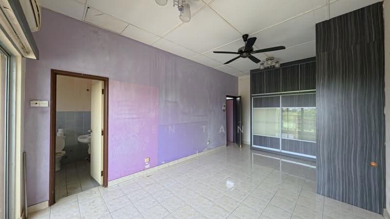 Rumah Teres 2.5-Tingkat untuk Dijual di Taman Bukit Serdang (Seri Kembangan) - KEN TAN - Bathroom - PropertyGuru.com.my