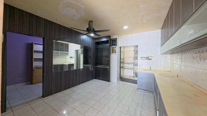 Rumah Teres 2.5-Tingkat untuk Dijual di Taman Bukit Serdang (Seri Kembangan) - KEN TAN - Kitchen - PropertyGuru.com.my