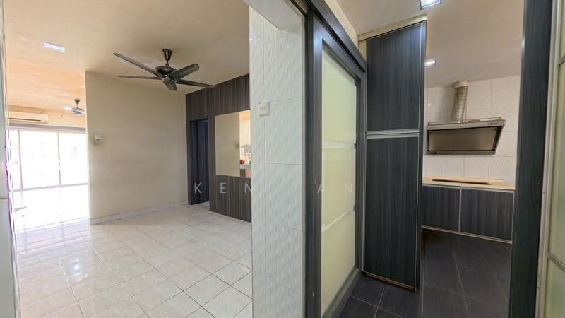 Rumah Teres 2.5-Tingkat untuk Dijual di Taman Bukit Serdang (Seri Kembangan) - KEN TAN - Kitchen - PropertyGuru.com.my