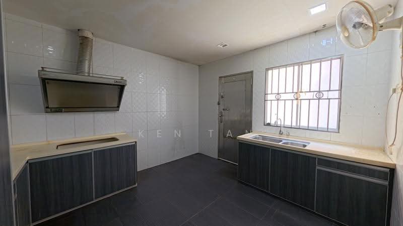 Rumah Teres 2.5-Tingkat untuk Dijual di Taman Bukit Serdang (Seri Kembangan) - KEN TAN - Kitchen - PropertyGuru.com.my