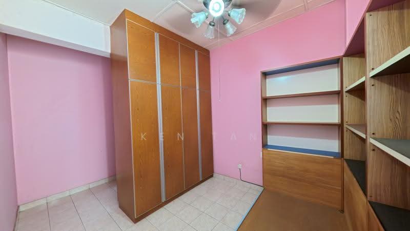 Rumah Teres 2.5-Tingkat untuk Dijual di Taman Bukit Serdang (Seri Kembangan) - KEN TAN - Bedroom - PropertyGuru.com.my