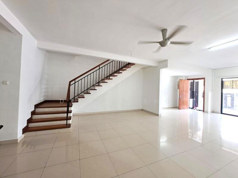 2-storey Terraced House for Sale in Denai Alam (Shah Alam) - Derrick Ang - Living Room - PropertyGuru.com.my