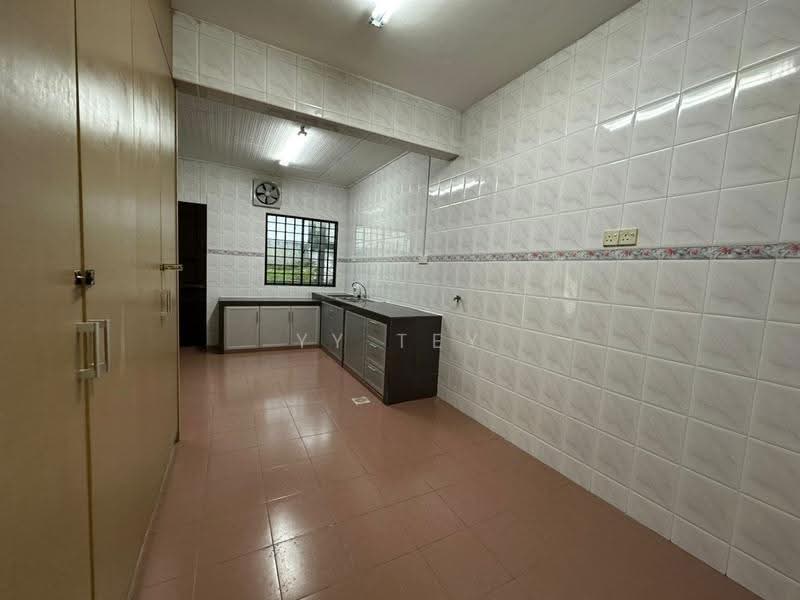 Rumah Teres 1-Tingkat untuk Disewa di Taman Pelangi (Johor Bahru) - YY Tey - Kitchen - PropertyGuru.com.my