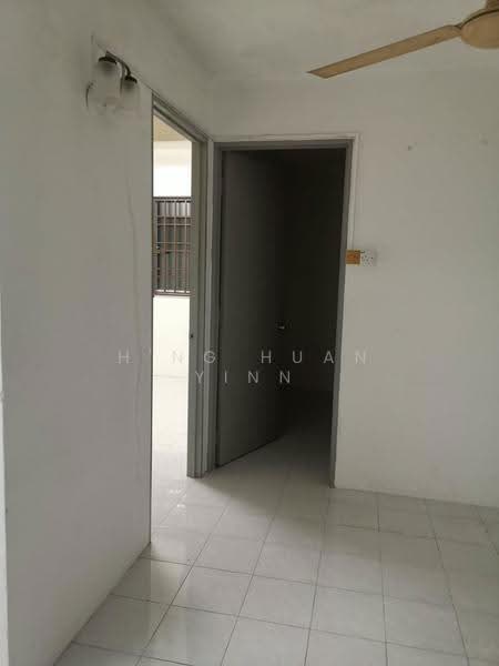 Apartment for Rent at Krystal Heights - H'Ng Huan Yinn - livingroom - PropertyGuru.com.my