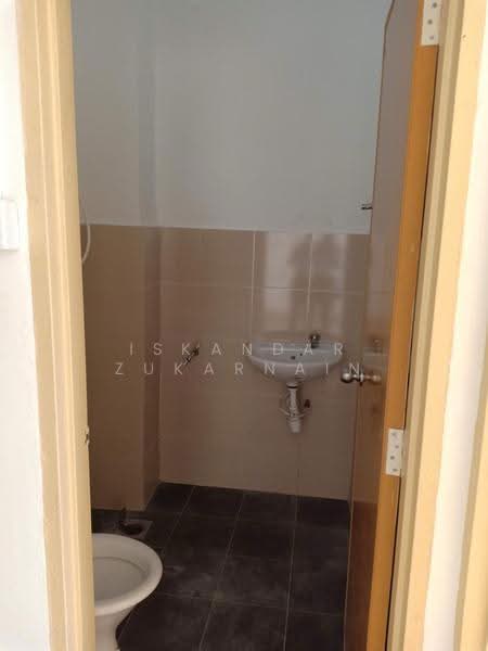 Rumah Kluster untuk Dijual di Johor Bahru (Johor) - Iskandar Zukarnain - Bathroom - PropertyGuru.com.my