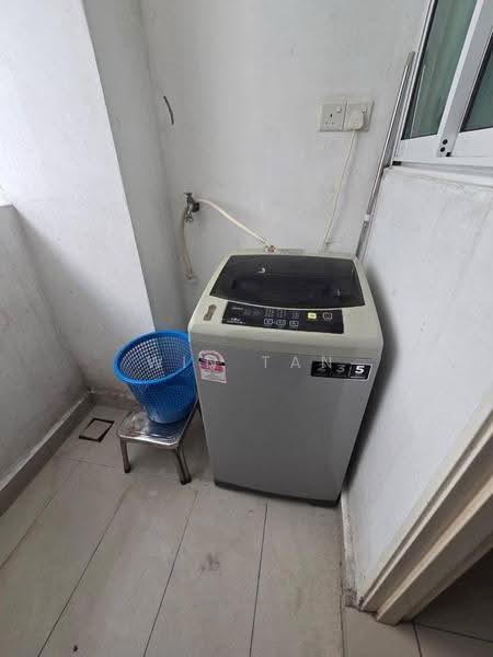 Kediaman Servis untuk Dijual di Twin Galaxy (Dwi Galaksi) - Win Tan - Balcony - PropertyGuru.com.my