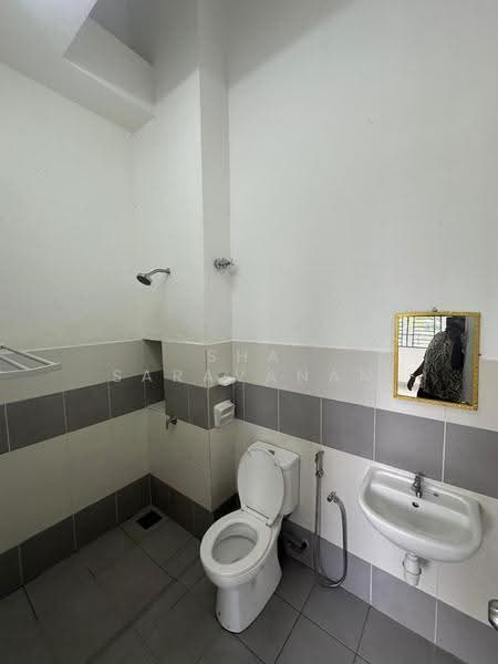 Rumah Teres untuk Disewa di Kangkar Pulai (Skudai) - Sha Saravanan - Bathroom - PropertyGuru.com.my