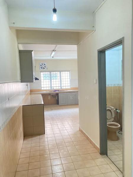 2-storey Terraced House for Rent in Desa Moccis (Sungai Buloh) - Chee Seng - Kitchen - PropertyGuru.com.my