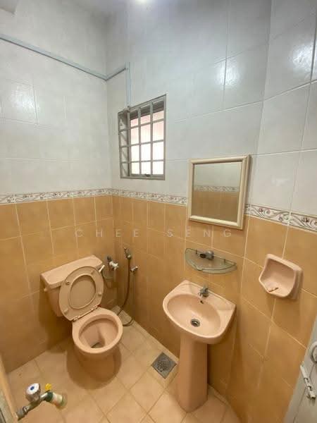 2-storey Terraced House for Rent in Desa Moccis (Sungai Buloh) - Chee Seng - Bathroom - PropertyGuru.com.my