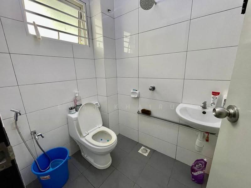 Rumah Teres 2-Tingkat untuk Dijual di Semenyih (Selangor) - Ewat Khairul - Bathroom - PropertyGuru.com.my