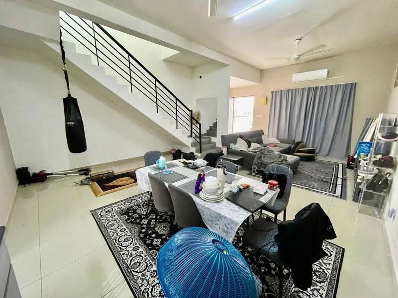 Rumah Teres 2-Tingkat untuk Dijual di Semenyih (Selangor) - Ewat Khairul - Living Room - PropertyGuru.com.my