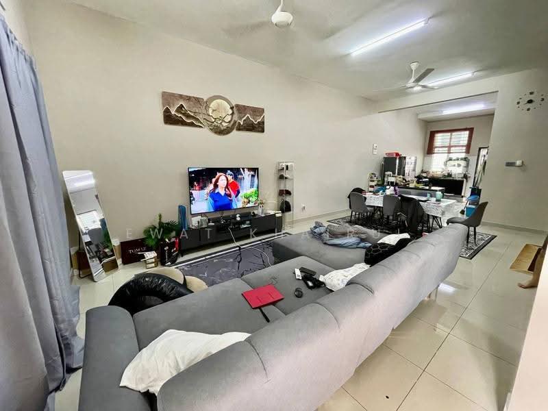 Rumah Teres 2-Tingkat untuk Dijual di Semenyih (Selangor) - Ewat Khairul - Living Room - PropertyGuru.com.my