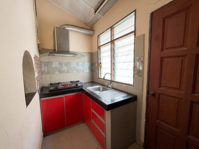 2.5-storey Terraced House for Sale in Taman Sri Muda (Shah Alam) - Adaw Zain - Kitchen - PropertyGuru.com.my