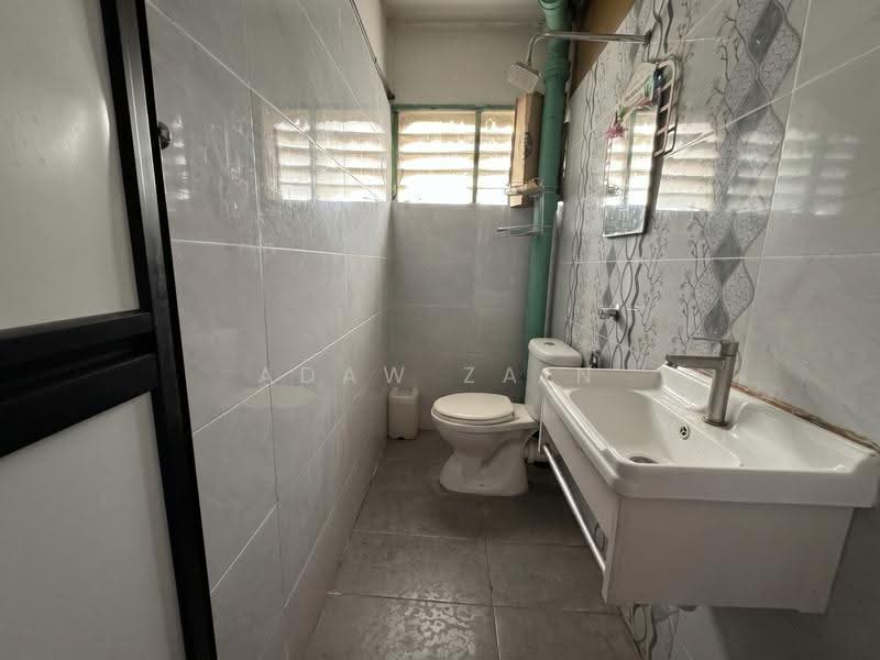 2.5-storey Terraced House for Sale in Taman Sri Muda (Shah Alam) - Adaw Zain - Bathroom - PropertyGuru.com.my