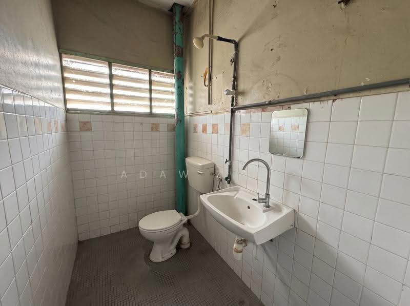 2.5-storey Terraced House for Sale in Taman Sri Muda (Shah Alam) - Adaw Zain - Bathroom - PropertyGuru.com.my
