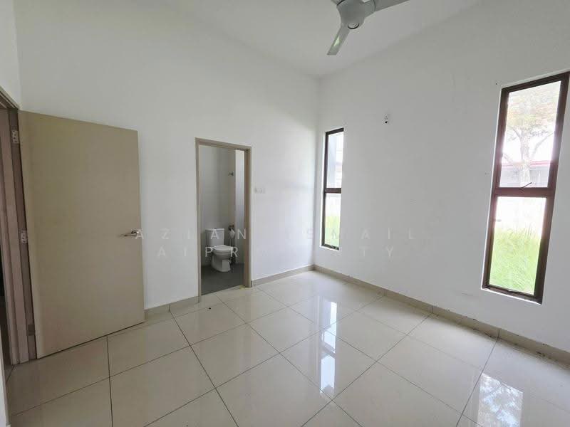 Cluster House for Sale in Taman Daiman Jaya (Kota Tinggi) - Azlan Ismail aiproperty - Bathroom - PropertyGuru.com.my