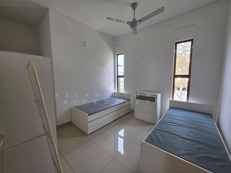 Cluster House for Sale in Taman Daiman Jaya (Kota Tinggi) - Azlan Ismail aiproperty - Bedroom - PropertyGuru.com.my