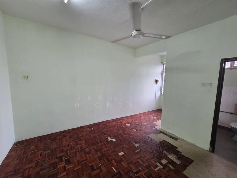 Flat for Sale at Pangsapuri Kekwa - Jared A. Nicholas - Master Bedroom - PropertyGuru.com.my
