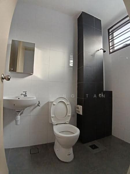 Rumah Teres 2-Tingkat untuk Disewa di Taman Desa Tebrau (Tebrau) - Shi Ying Tan - Bathroom - PropertyGuru.com.my