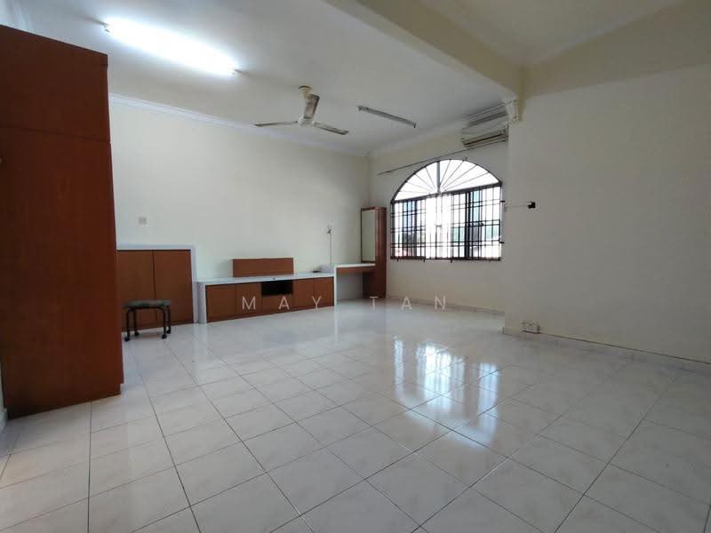 2-storey Terraced House for Sale in Taman Sri Kluang (Kluang) - May Tan - Living Room - PropertyGuru.com.my